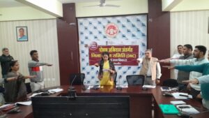 मतदाता दिवस के अवसर पर सुशासन भवन में कलेक्‍टर एवं जिला निर्वाचन अधिकारी श्रीमती गर्ग ने दिलाई शपथ